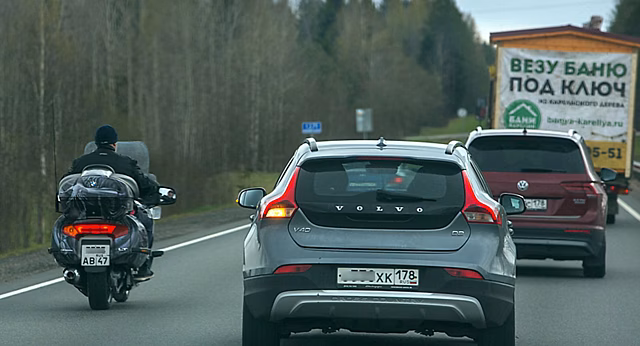 Петербуржцы поехали покупать новые авто в соседние регионы
