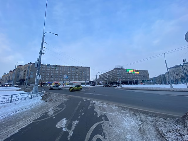 В Новосибирске в жестком ДТП пострадали женщина с ребенком: машина всмятку