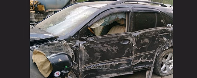 В Новосибирске пострадал водитель Lexus, врезавшись в столб на Бердском шоссе