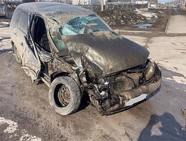 В Самаре госпитализированы два человека, в чью машину въехал КамАЗ