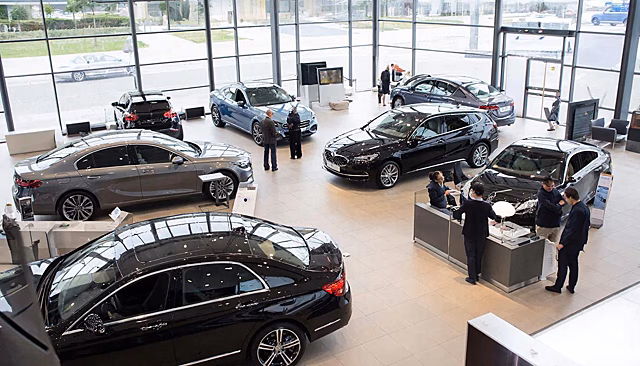Продажи новых автомобилей в России снизились на 20%