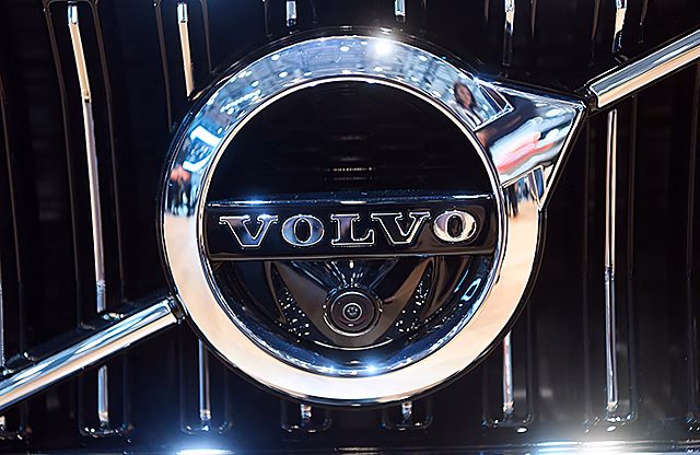 «Ведомости»: Volvo  рассматривает возможность продажи российского бизнеса