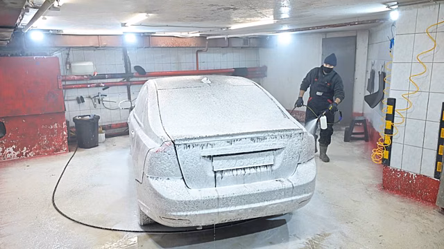 200 рублей, и авто сверкает: где разрешено мыть машину и правда ли таких мест недостаточно