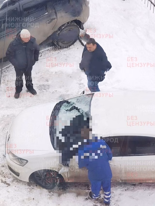Соцсети: мужчина упал с высоты на автомобиль в Нижнем Новгороде