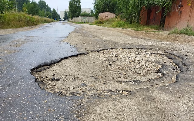 Рязанец показал ямы на Загородной улице