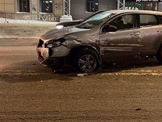 В Самаре не поделили дорогу Mitsubishi и Nissan, есть пострадавший