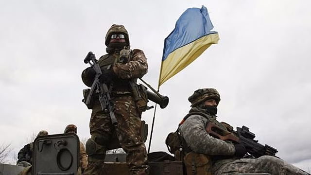 RusVesna: Боевики ВСУ у Херсона скрытно везут неизвестное большое плавательное средство