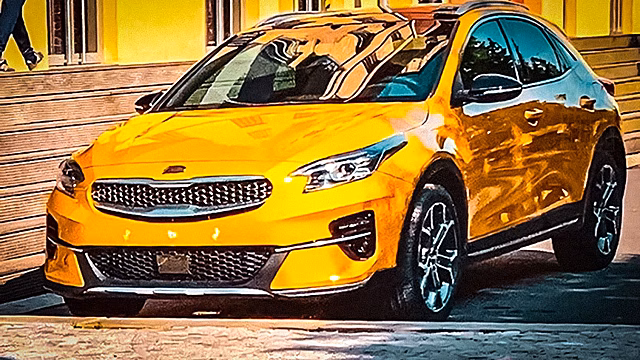 Кроссовер Kia на базе Ceed сфотографировали без камуфляжа