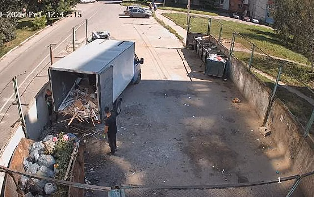 В Курске оштрафовали местного жителя на 50 тысяч за сброс стройотходов у контейнерной площадки