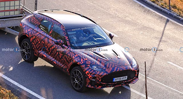 На тестах замечен "заряженный" кроссовер Aston Martin DBX S