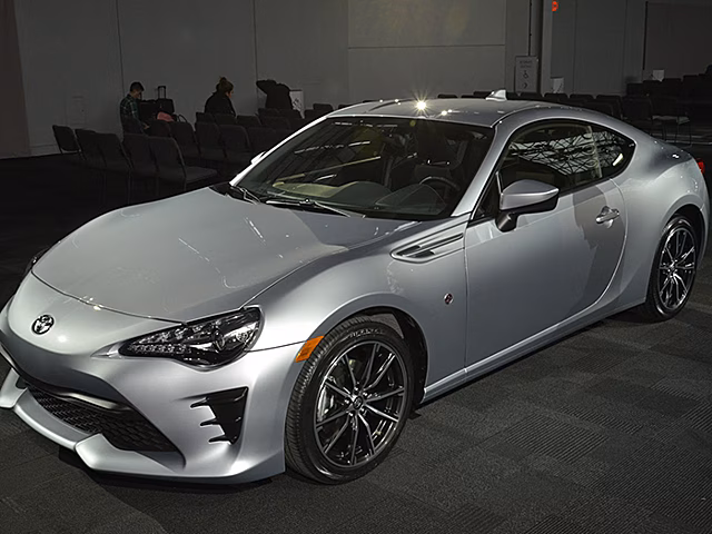 Toyota показала обновленное купе GT86