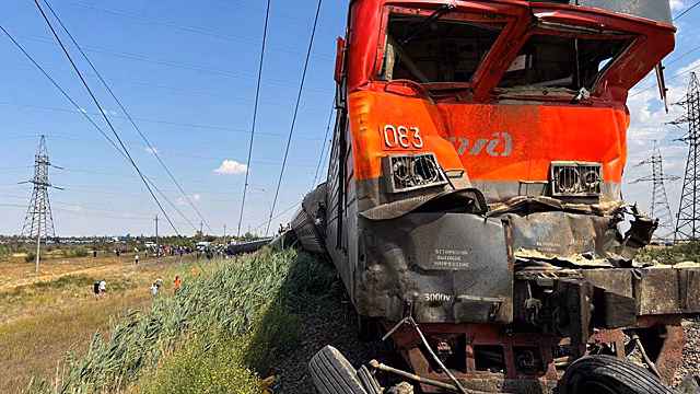 Дело о столкновении поезда и грузовика в Волгоградской области передали в Ростов-на-Дону