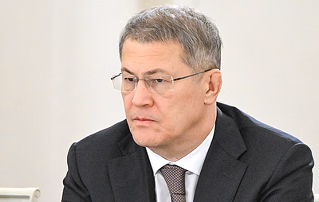 Хабиров поручил передать "Защитникам Отечества" машины мэрии Уфы, возившие судей