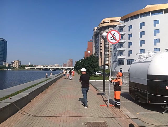 В Екатеринбурге начали устанавливать знаки запрета самокатов: нарушителей оштрафуют