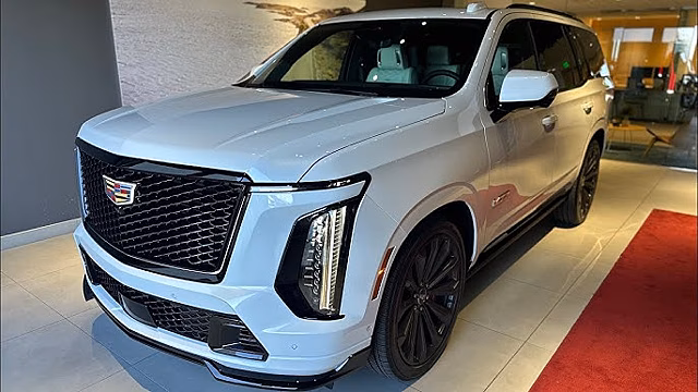 Cadillac Escalade получил один из самых дорогих оттенков кузова