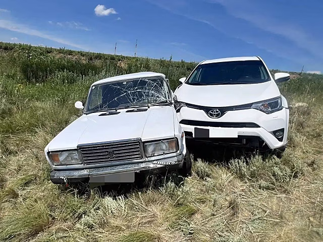 Водитель ВАЗа получил перелом позвоночника в Гайском районе