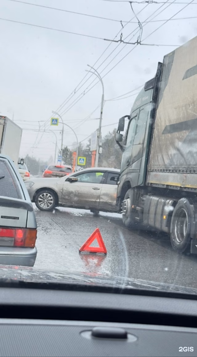 ДТП произошло на одной из главных улиц Кемерова