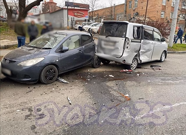 «Пробка лютая, объезжайте»: массовое ДТП во Владивостоке вызвало дорожные заторы
