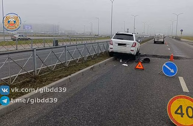 На Острове в Калининграде автомобиль влетел в затормозившую на дороге машину