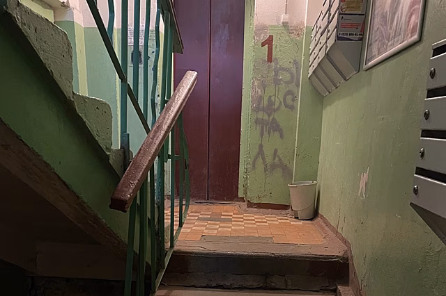 В Нижнем Новгороде загорелся подъезд частично расселенного дома