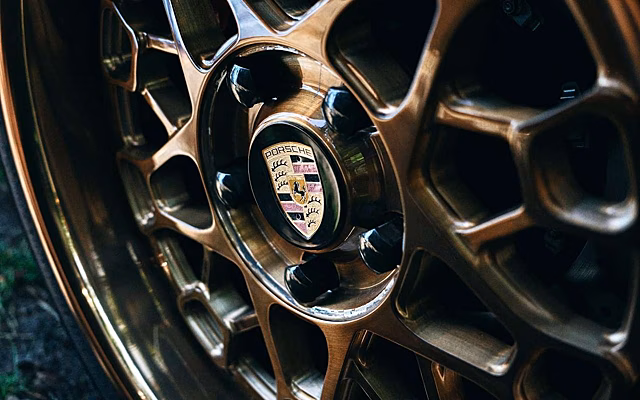 Porsche рассказала о риске для жизни при езде на своих авто из-за отрыва колес