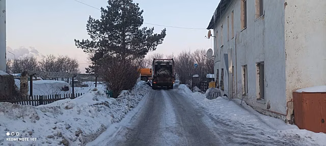 На Шарлыкском шоссе в Оренбурге мусоровоз на смерть задавил девушку