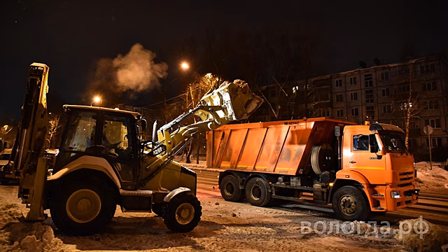 85 единиц техники работали на дорогах Вологды сегодня ночью