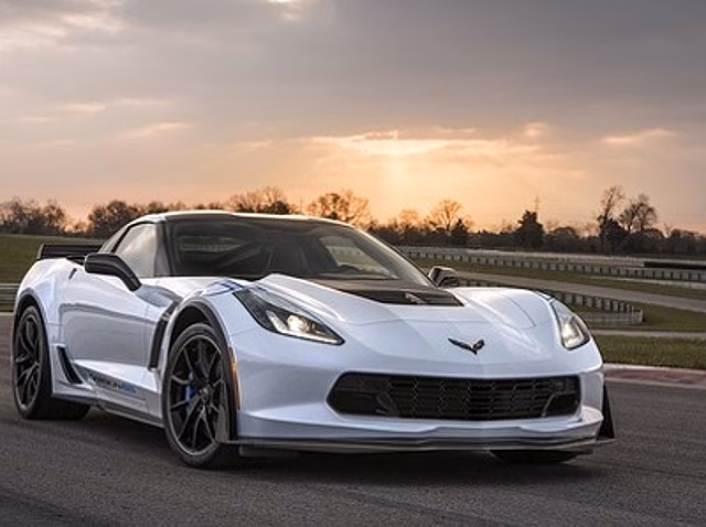 В Chevrolet обновили культовый американский спорткар