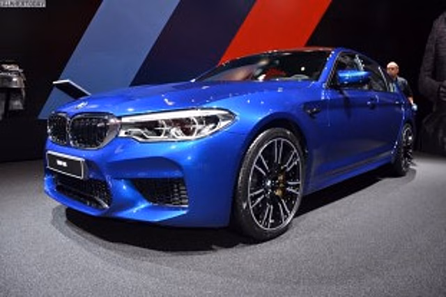 Первые живые фотографии BMW M5 F90 с выставки во Франкфурте