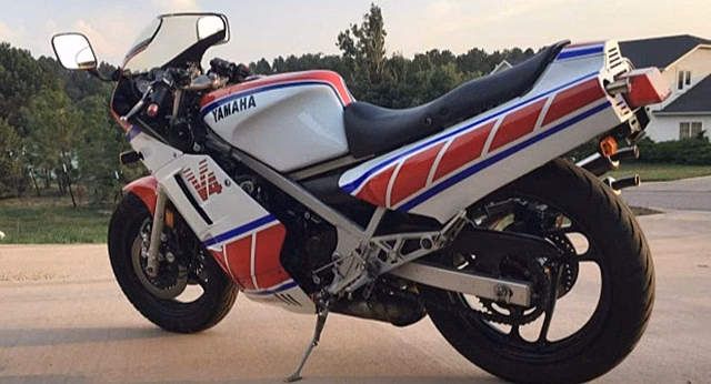 Мотоцикл Yamaha RZ500 1985 года выставлен на торги за 13 500 долларов