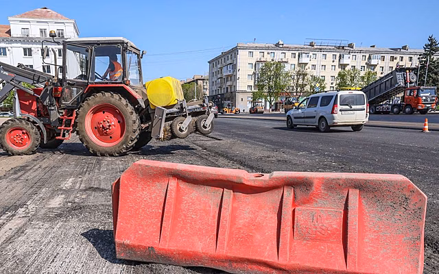 На участке КАД ограничат движение грузовых автомобилей в дни проведения ПМЭФ