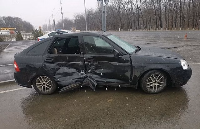 Пятилетний ребенок пострадал при столкновении двух авто по дороге в Армавир