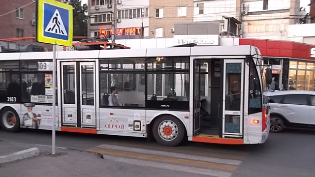 В двух районах Саратова пешеходы попали под колеса иномарок