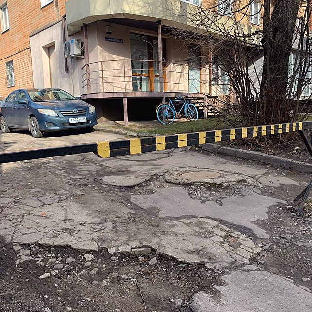 Елену Дятлову напугало состояние тротуаров на улице Галицкого