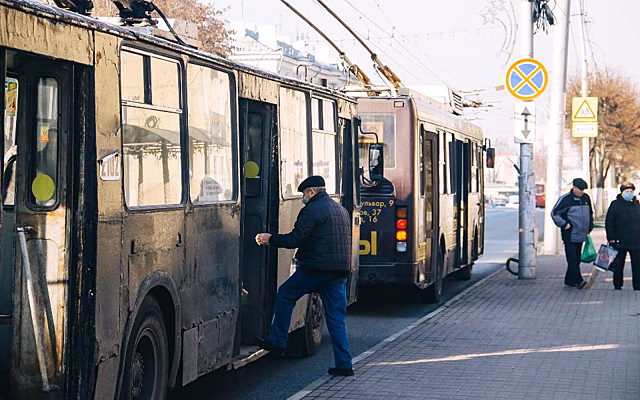 В Рязани увеличат количество автобусов на кладбища в православные праздники
