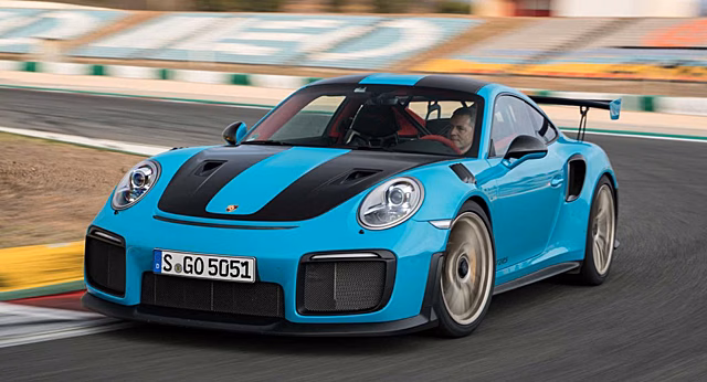 Aventador SVJ сравнили в гонке с 911 GT2 RS