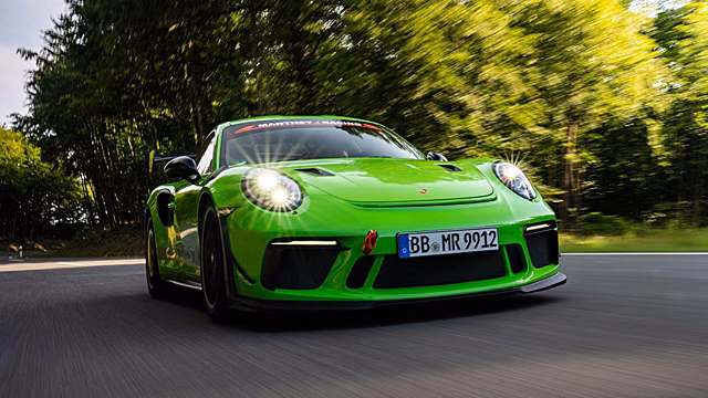 Этот 911 GT3 RS выглядит еще ярче при помощи Manthey Racing
