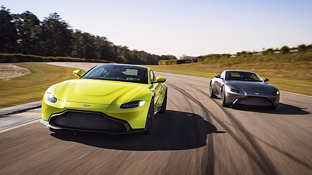 Aston Martin официально представила новейший спорткар