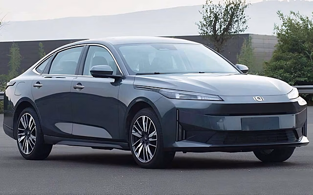 Changan явил миру новый стильный и очень экономичный седан