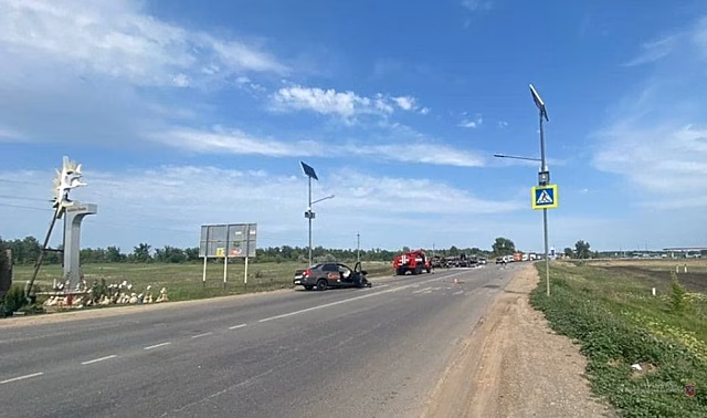 На трассе под Волгоградом водитель такси пострадал в ДТП с манипулятором