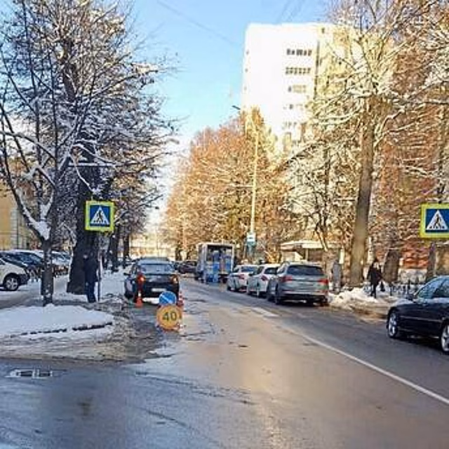 На Леонова 61-летняя женщина не успела перейти по «зебре» и попала под колёса легковушки