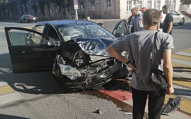 В ДТП с автобусом №49 в центре Рязани 23-летний водитель получил травмы головы