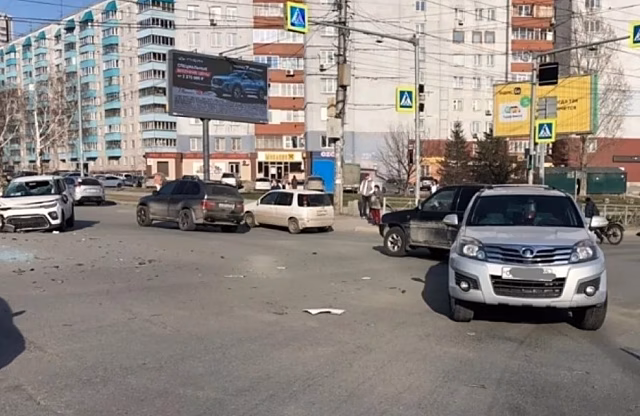 ДТП в Новосибирске: при столкновении двух автомобилей пострадал ребенок