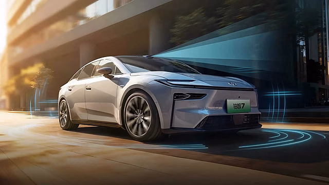 Toyota представила в Пекине флагманскую электрическую модель bZ7