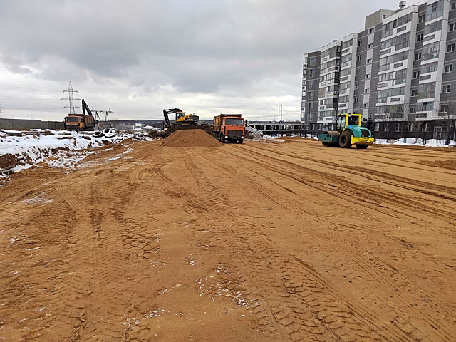 Устройство парковок началось в рамках реконструкции подъезда к парку Малевича в Подмосковье