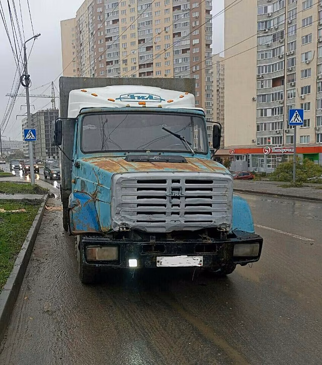 На Лунной в Саратове грузовик сбил 31-летнего мужчину