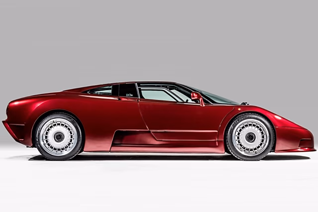 Начались торги за редкий суперкар Bugatti EB110: таких всего 96