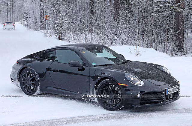 Porsche 911 Facelift 2024 года предстал на шпионских фото с изменениями в дизайне