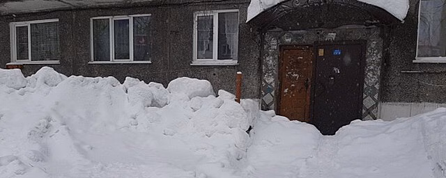 В Костроме будут штрафовать УК и жителей дома за неубранный вовремя снег и лед