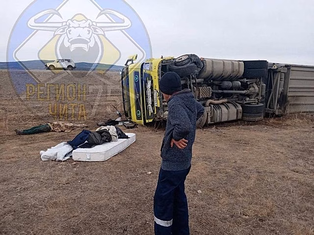 На Алтае в опрокинувшемся &laquo;Урале&raquo; погиб человек